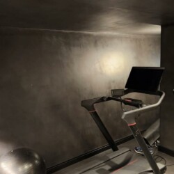 ClaudiCemento microcement dark grey on the floors, walls, ceilings installed by SOBO. Gym