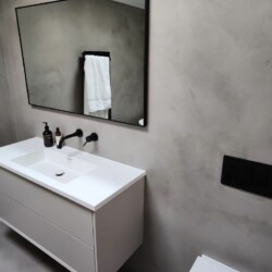 ClaudiCemento microcement on the floors, walls, ceilings. Bathroom