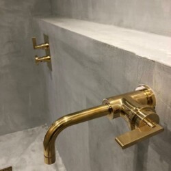 ClaudiCemento microcement on the floors, walls, ceilings installed by Lukasz - 07784989756. Bathroom