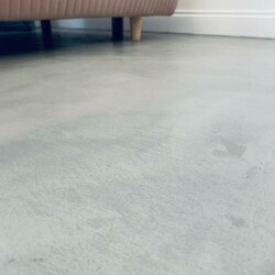 ClaudiCemento microcement on the floors installed by SOBO. Living room