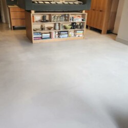 ClaudiCemento READY MIX microcement on the floor by Sobo. Floor