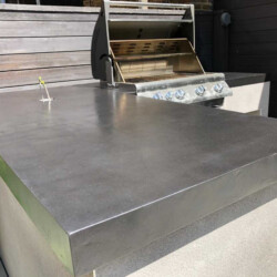 ClaudiCemento microcement installation and garden deign by World Land Design. Outdoor Kitchen