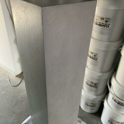 Pillar coated with ClaudiCemento base. Furniture