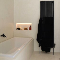 ClaudiCemento microcement DECK, off white,  design and photos @downatorchardhouse (Instagram) Bathroom