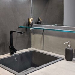 ClaudiCemento microcement deck , dark grey and concrete grey + Protector DUR epoxy. Kitchen