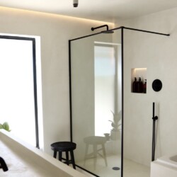 ClaudiCemento microcement DECK, off white,  design and photos @downatorchardhouse (Instagram) Bathroom