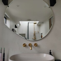 ClaudiCemento Microcement DECK installed by SOBO. Bathroom