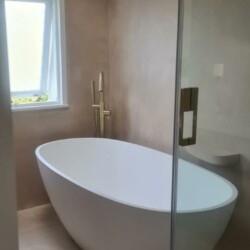 ClaudiCemento microcement DECK, Rose Grey,  installed by SOBO, www.bysobo.com. Bathroom